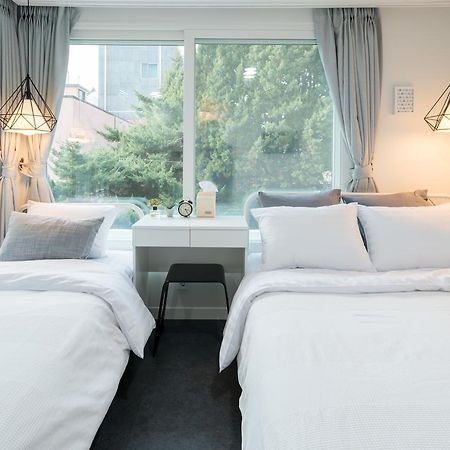 Neat House Hotel Seoul Bagian luar foto