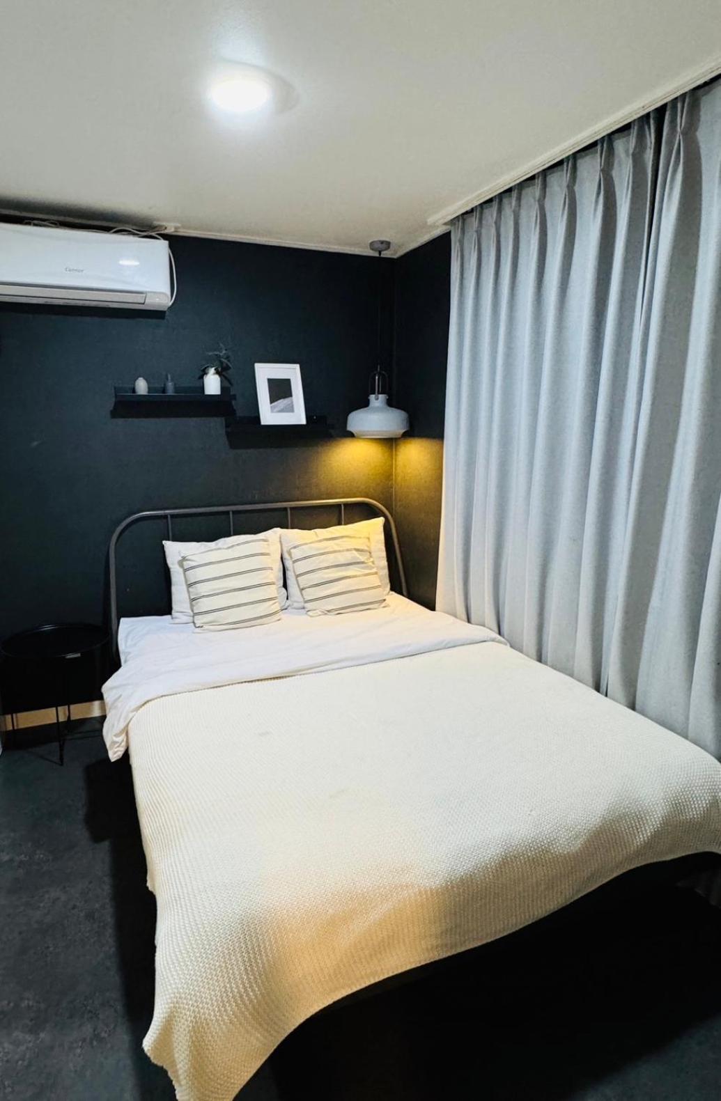 Neat House Hotel Seoul Bagian luar foto