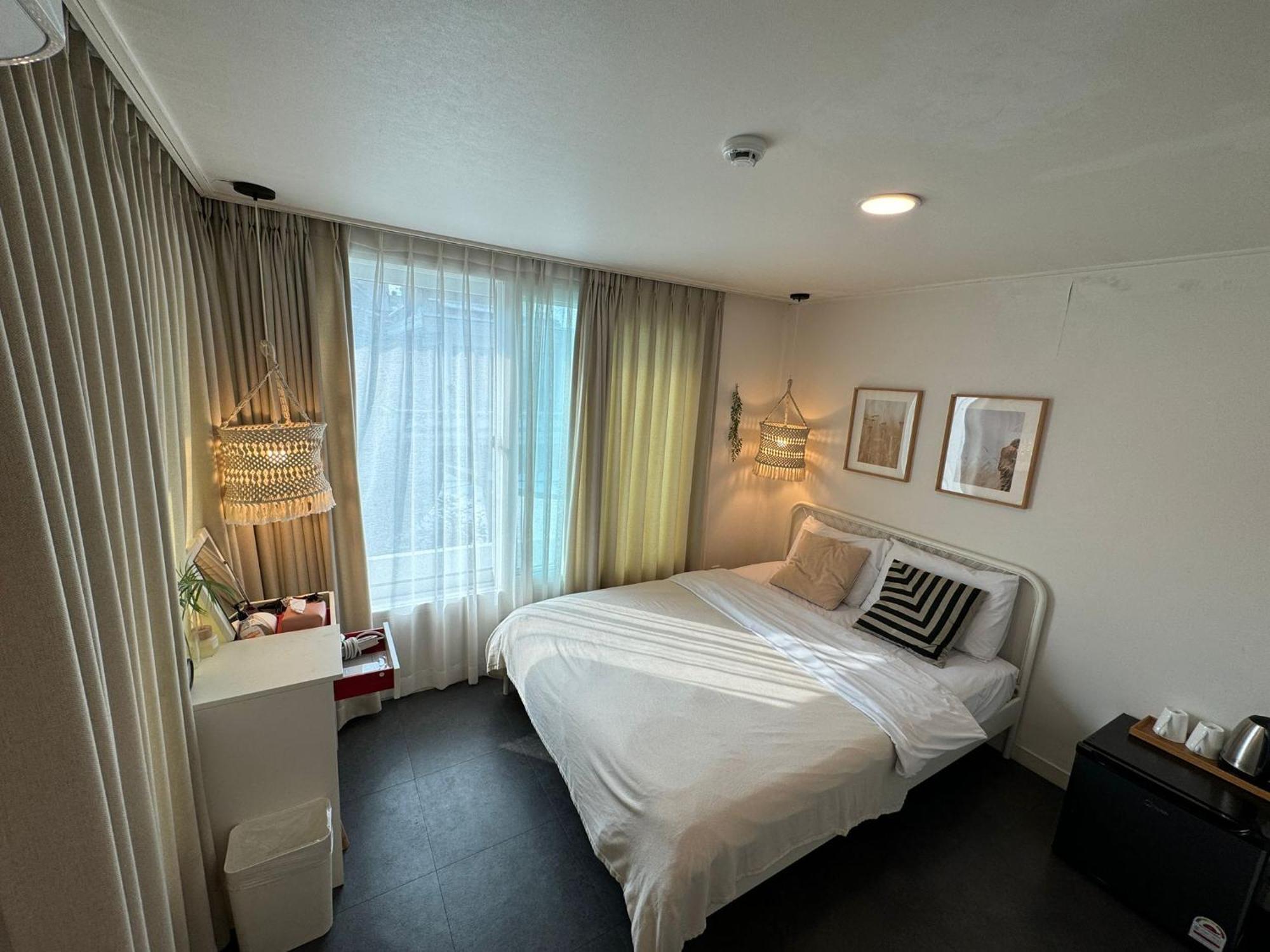 Neat House Hotel Seoul Bagian luar foto