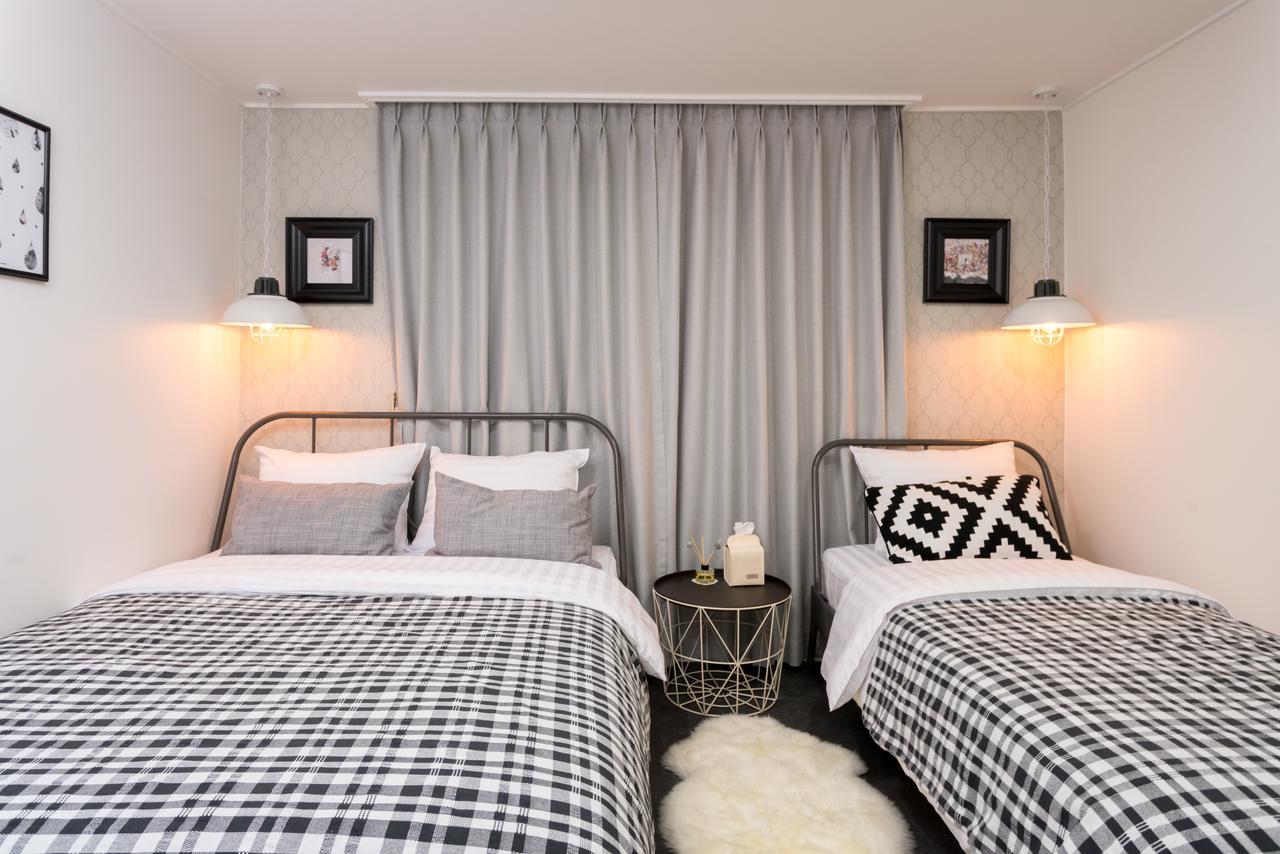 Neat House Hotel Seoul Bagian luar foto
