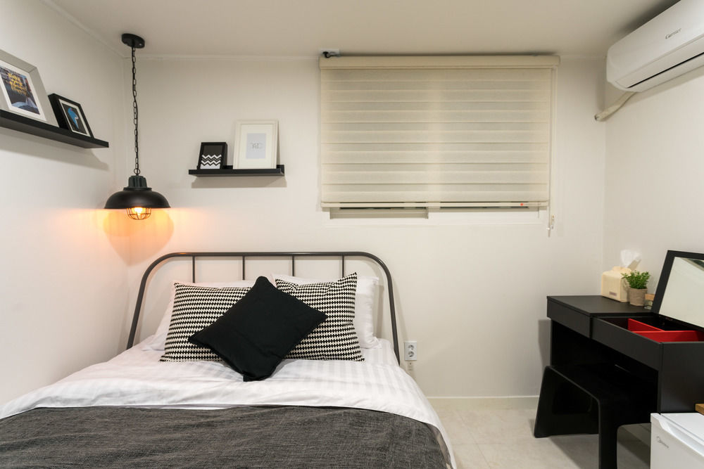Neat House Hotel Seoul Bagian luar foto