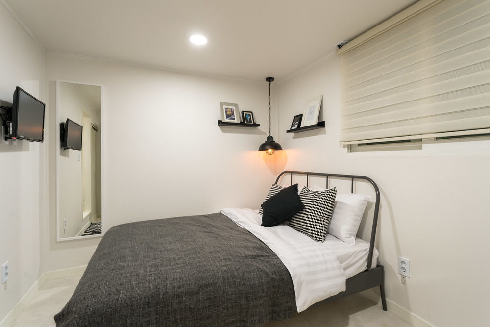 Neat House Hotel Seoul Bagian luar foto