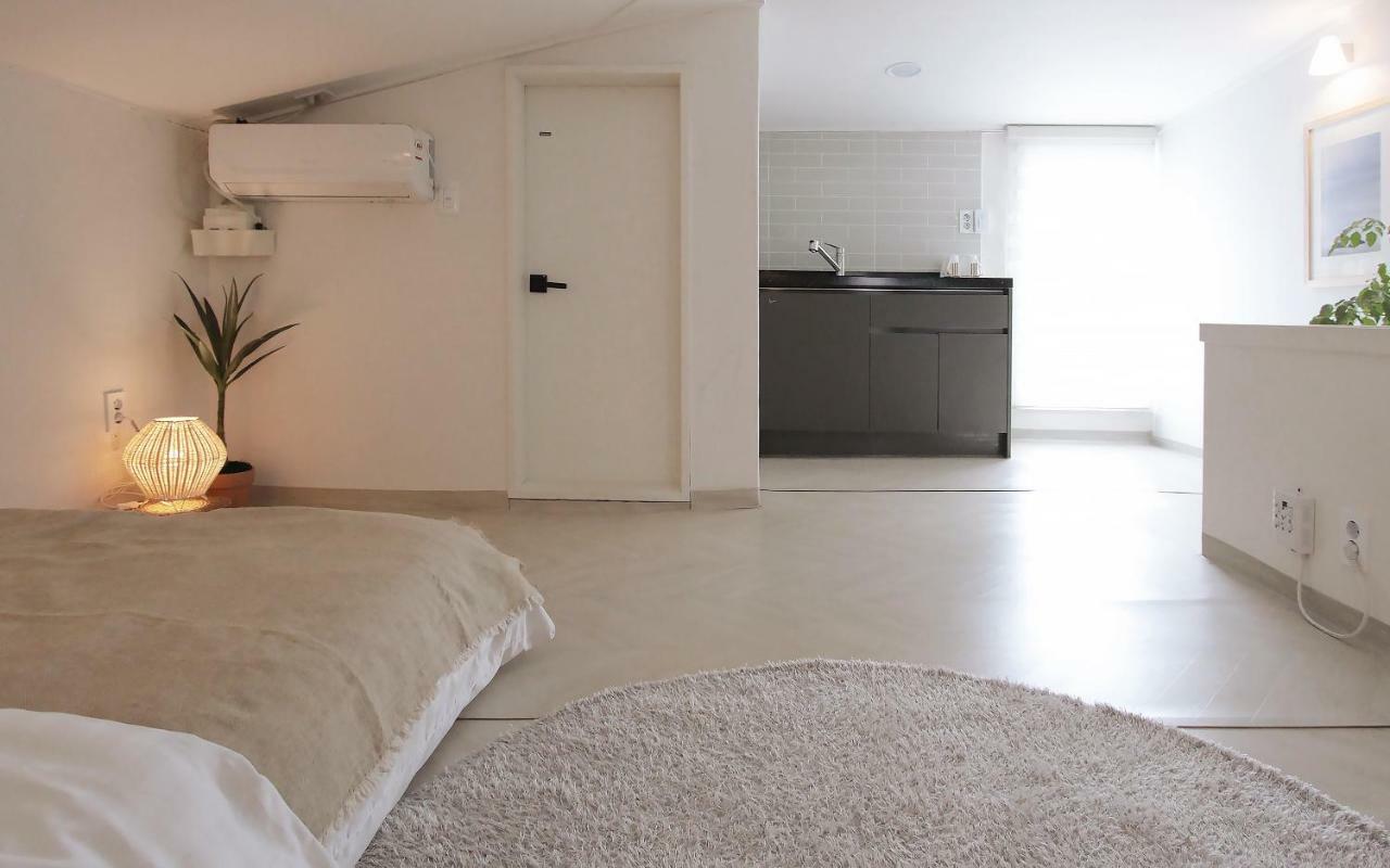 Neat House Hotel Seoul Bagian luar foto